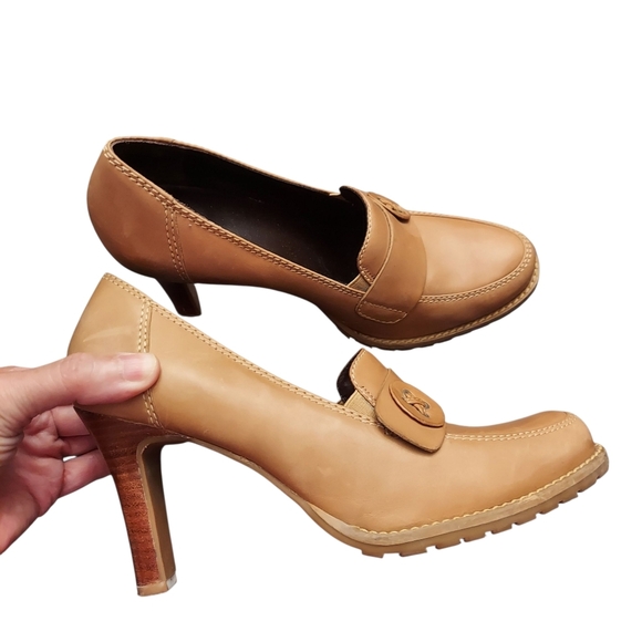 WHITE MOUNTAIN Tan Heeled Slip On Loafers - Picture 1 of 16